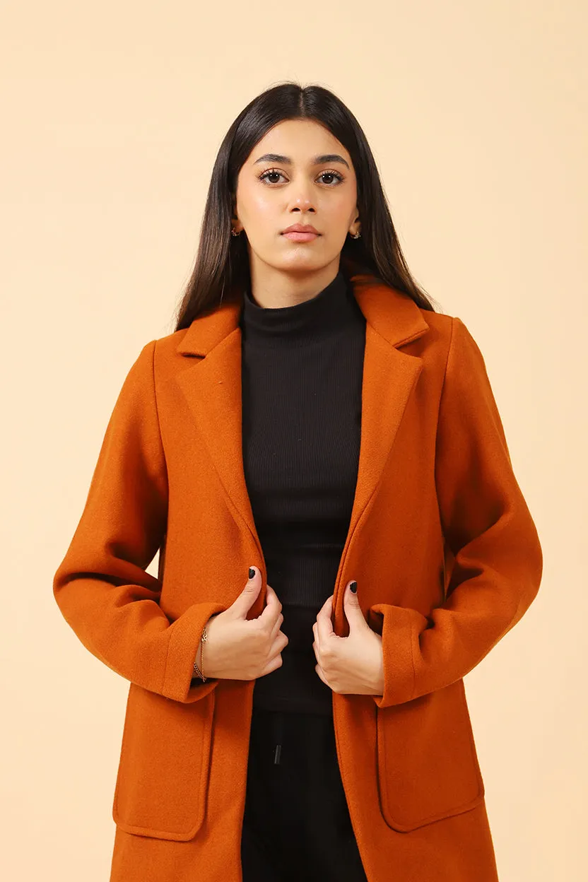 COAT WITH ROUNDED HEM