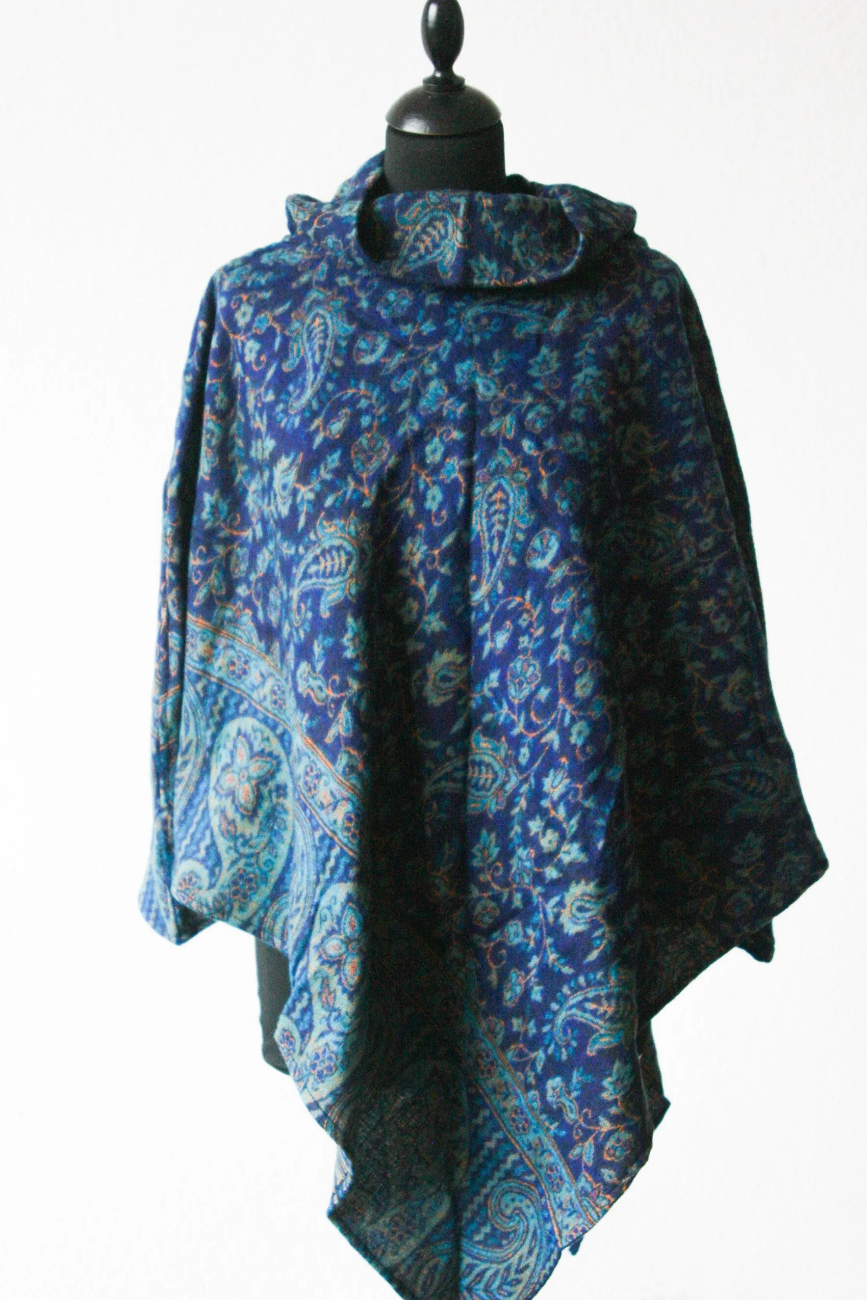 Kuscheliger Poncho ~ MAGNOLIA